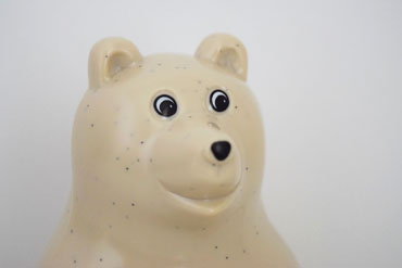 シロクマの貯金箱(マフラー付)2025