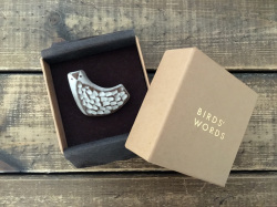 バーズワーズ[BIRDS' WORDS] BIRDタイルブローチ-ならの実