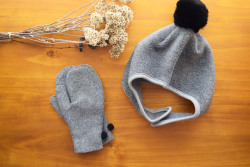 FLEECE POMPOM MITTEN  M